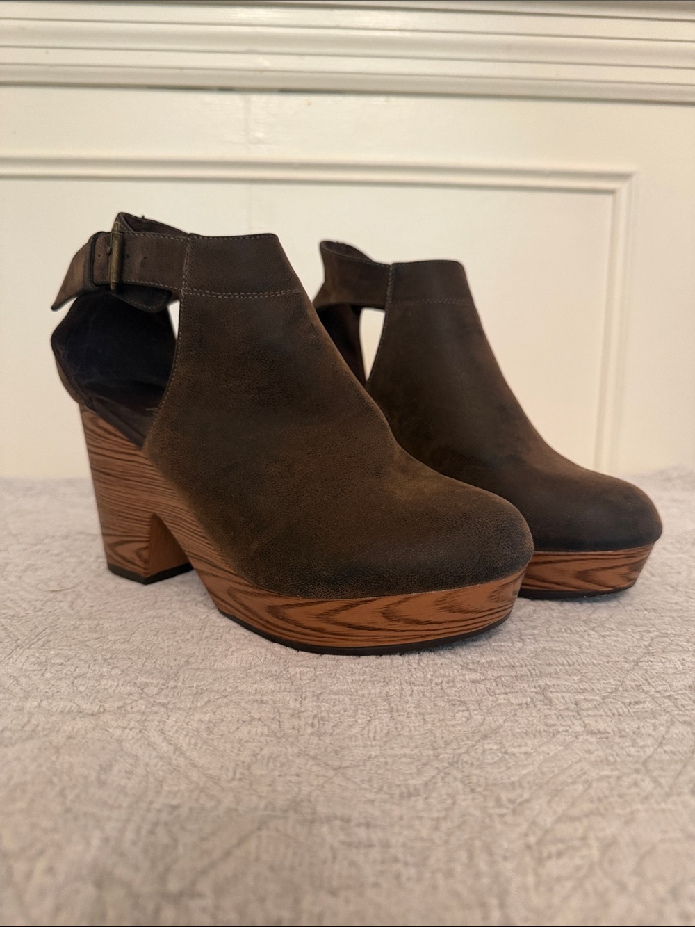 Pierre Dumas Ankle Bootie Clog Cutouts Buckle Faux Suede Chocolate Brown Sz 6